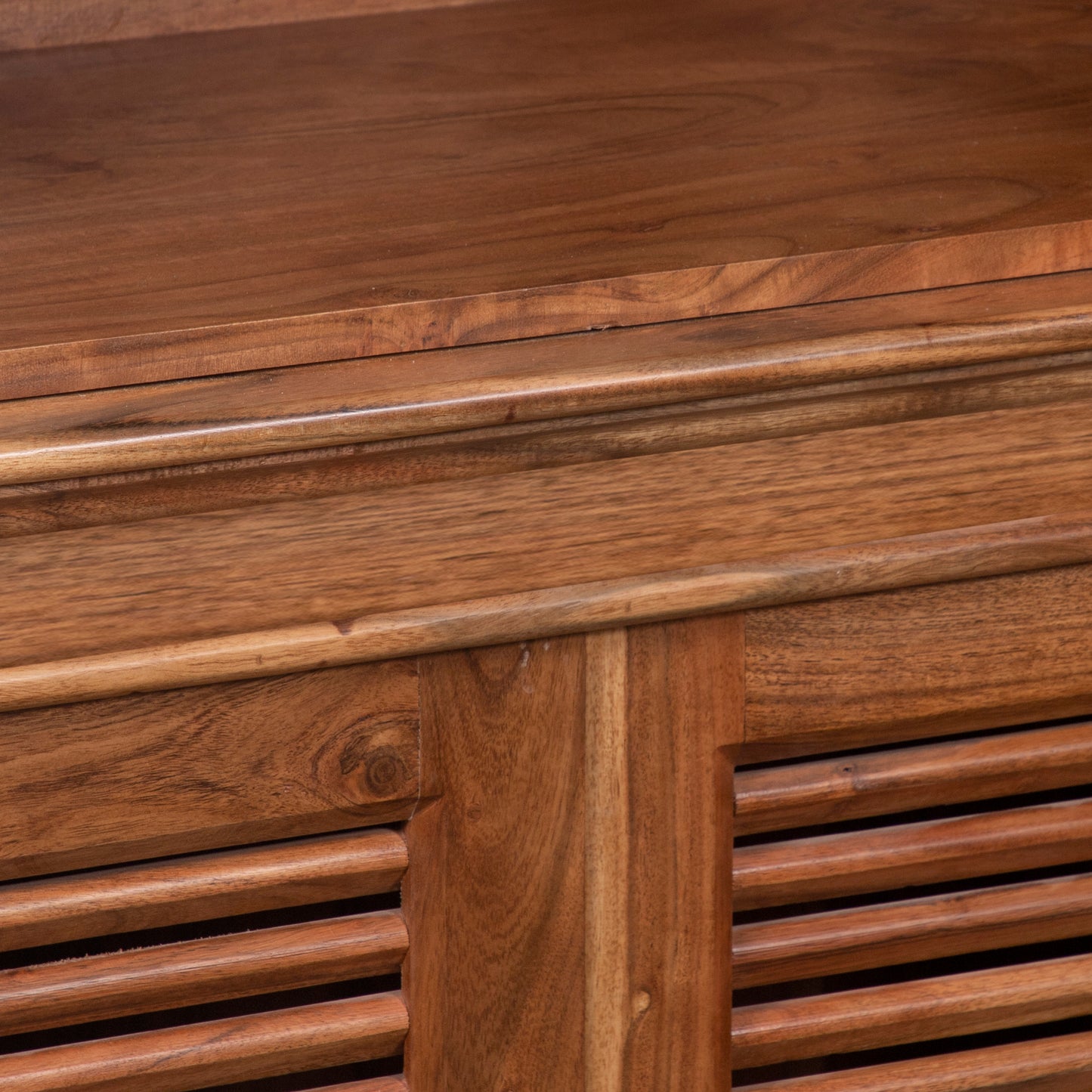 Librería a escala GM | Nadav | Acacia maciza